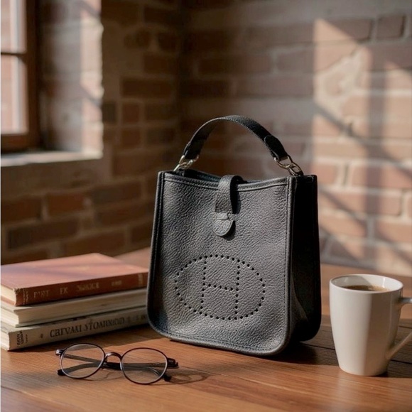 New! Soft Leather Over shoulder purse - Picture 2 of 5